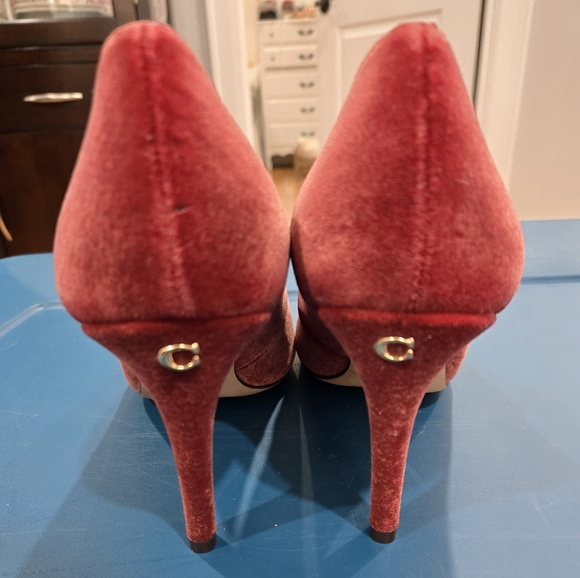 COACH VELVET HEELS - Picture 2 of 4